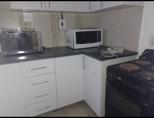 2.5 BEDROOM FLAT FOR SALE IN GLENWOOD